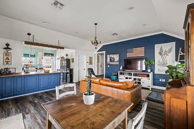 Building Photo - 9 Maytum Pass Unit ID1054130P