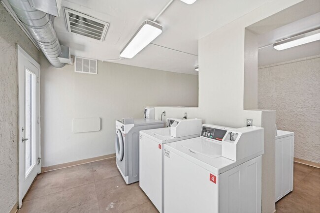 Laundry Center - Arcadia 30