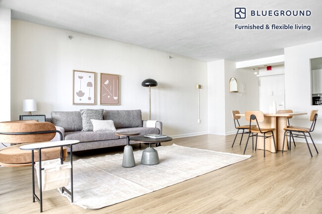 Photo - 1 Emerson Pl Unit FL6-ID497