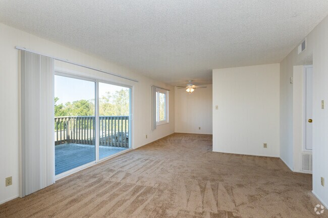 2BR, 1BA - 893SF - Terrace View