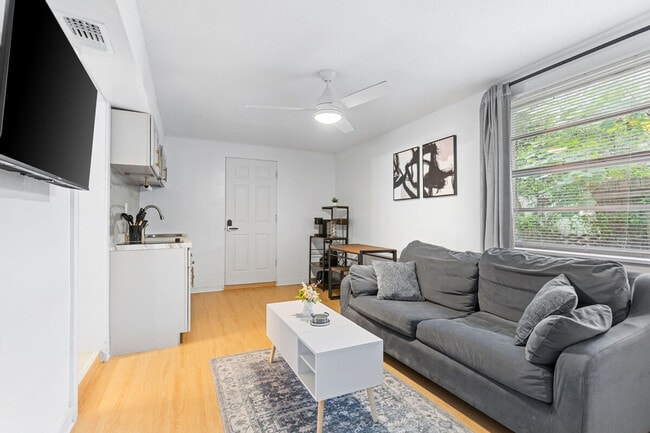 Building Photo - 3903 E Powhatan Ave Unit ID1244367P