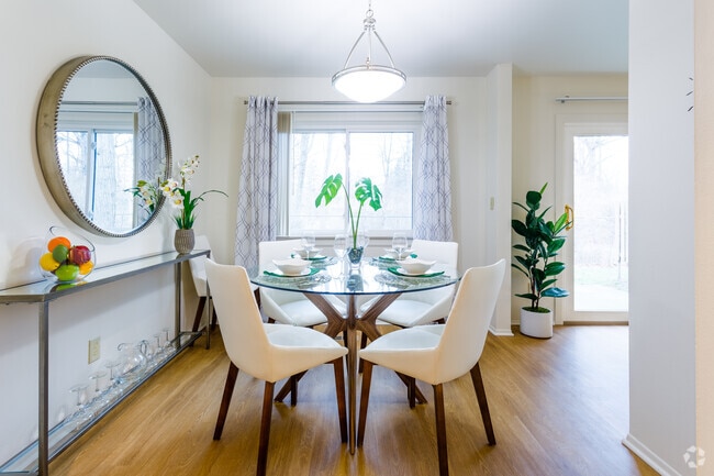 3 BR, 1.5 BA - 1054 SF - Forest Glen Townhomes