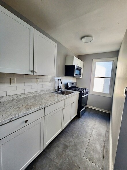 Building Photo - 980 Pembroke St Unit 1L