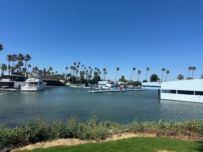Building Photo - 128 Oxbow Marina Dr
