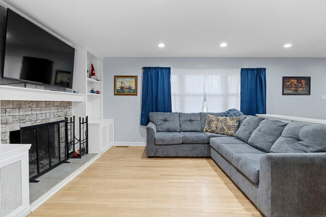 Building Photo - 218 Brandon Rd Unit ID1312617P