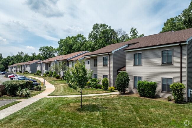 Building Photo - Forest Glen Apartments and Townhomes