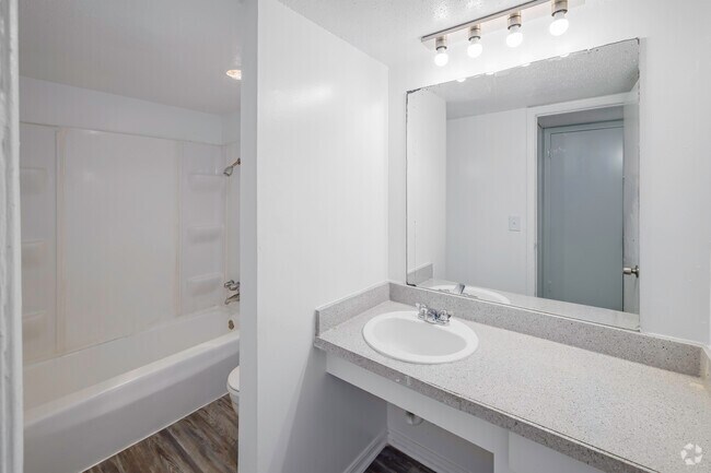 2BR, 1BA - 876SF - Primary Bathroom - Campus Pointe