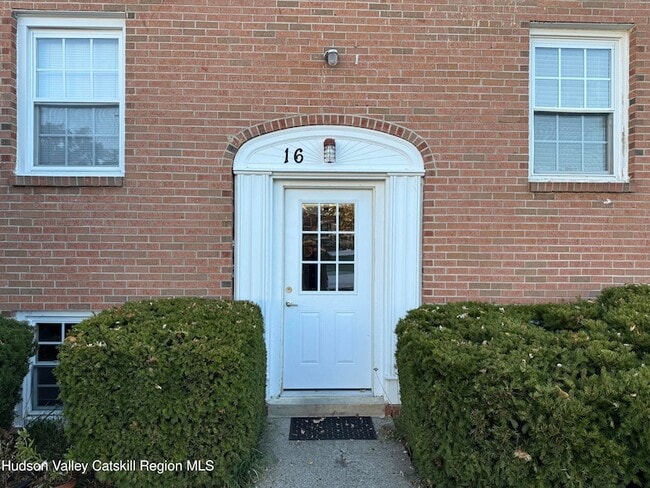 Photo - 16 Huguenot St