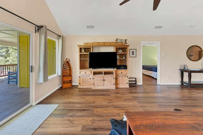 Photo - 2388 Lakeshore Dr Unit ID1351236P