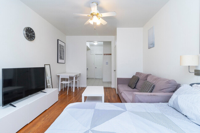 Building Photo - 1566 2nd Ave Unit SI ID1032070P