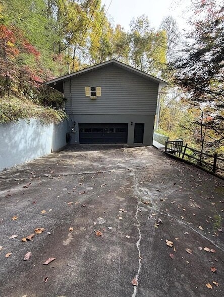 Building Photo - 461 Meadowview Rd