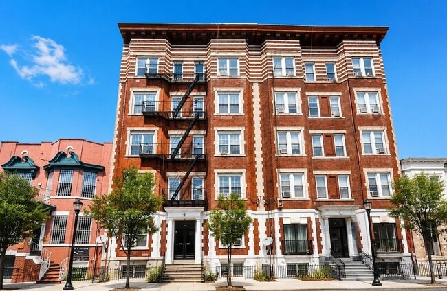Building Photo - 320 49th St Unit 3c