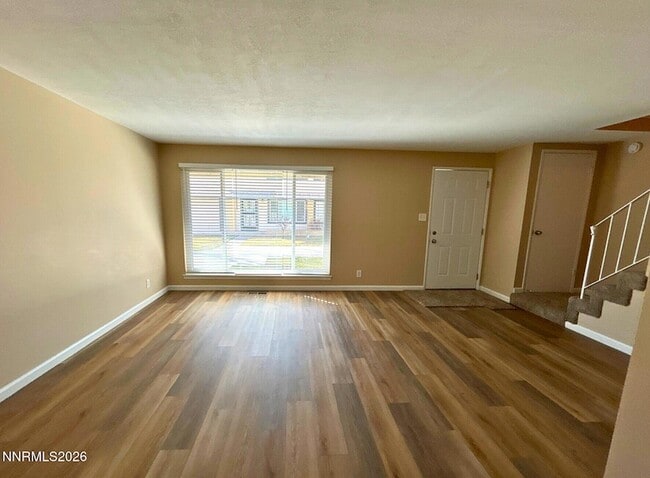 Photo - 835 Ridgewood Dr