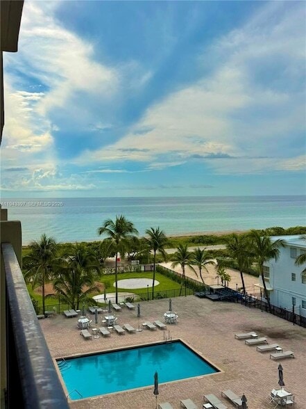 Building Photo - 9273 Collins Ave Unit 501