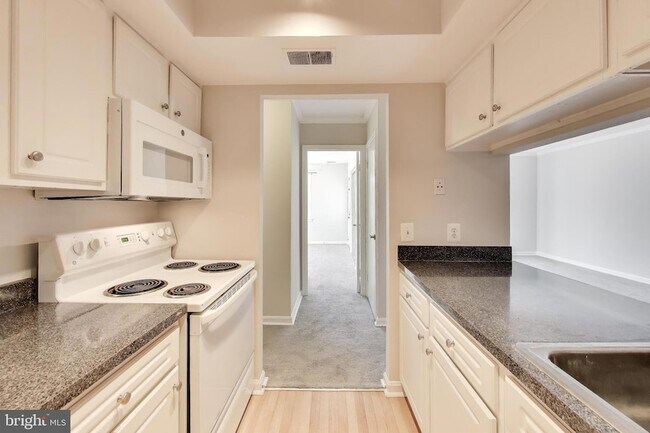 Photo - 8205 Whispering Oaks Way Unit 304