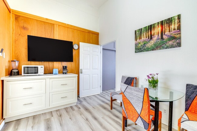 Photo - 494 6th St Unit ID1307627P