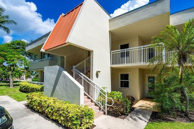 Building Photo - 3175 NE 48th Ct Unit 105