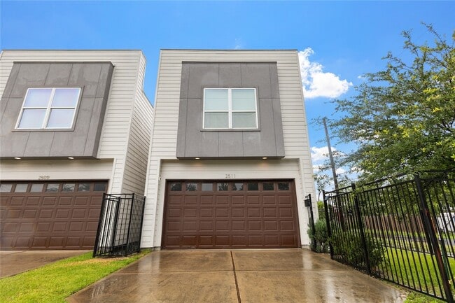 Building Photo - 2511 Des Chaumes St