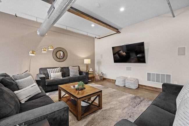 Photo - 301 E Walnut St Unit ID1285758P