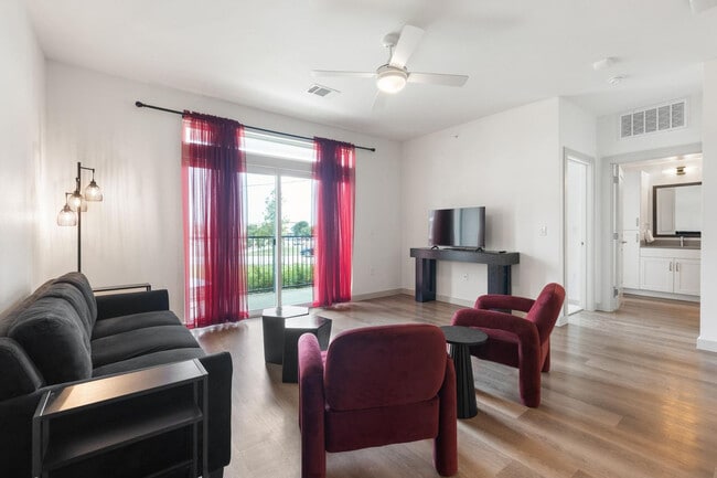 Photo - 1301 Leah Ave Unit FL1-ID1355779P