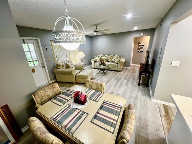 Photo - 408 Pine Glen Ln