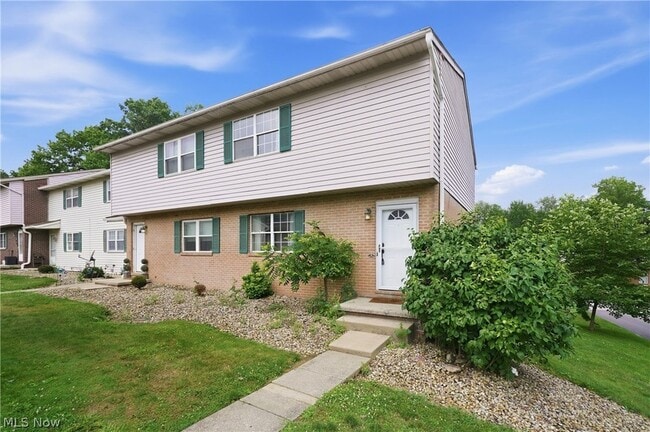 Building Photo - 1326 Aarons Way Unit 27D