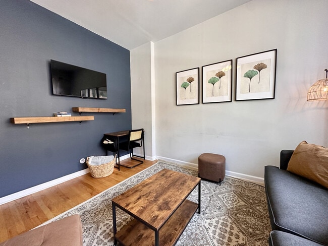 Photo - 906 N Damen Ave Unit ID1379014P