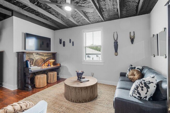 Building Photo - 156 Camellia St Unit ID1266991P