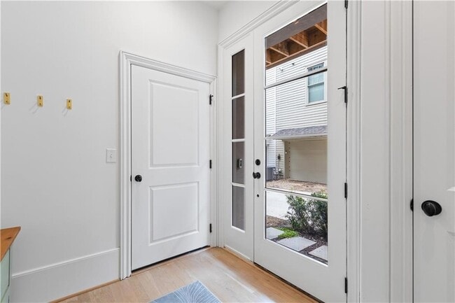 Photo - 658 Bull St SE