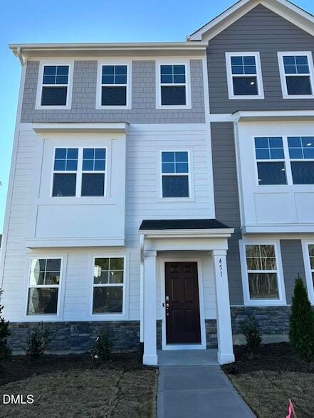 Building Photo - 451 Deercroft Dr