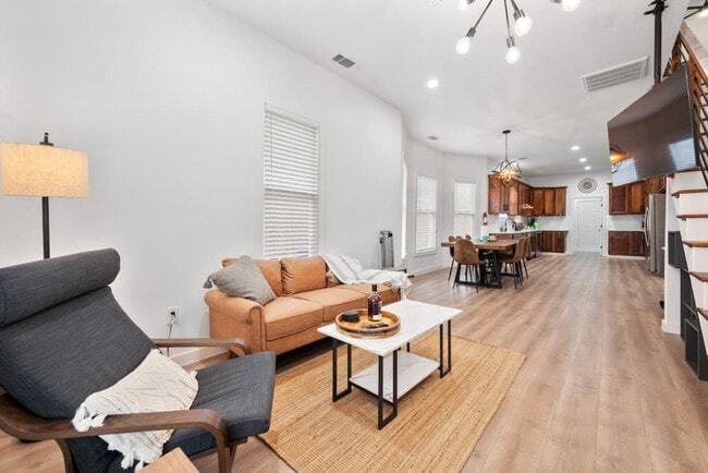 Building Photo - 921 E Hattie St Unit ID1301587P