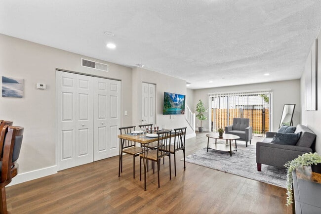 Photo - 3715 Legacy Square Unit SI ID1511048P