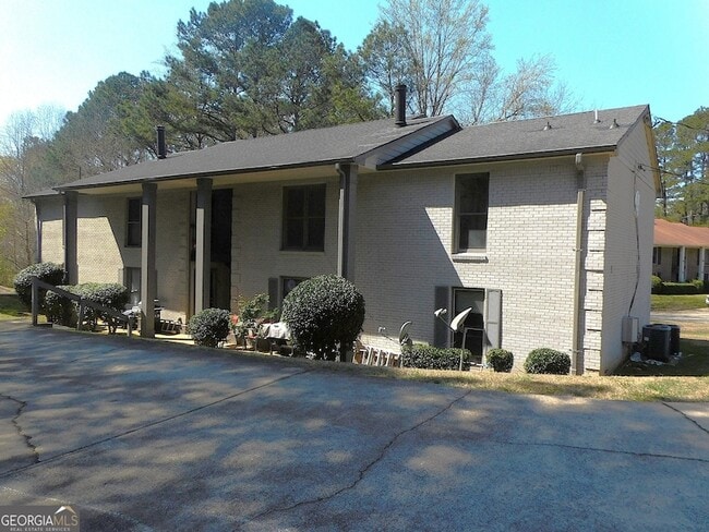 Photo - 1286 Britain Dr NW