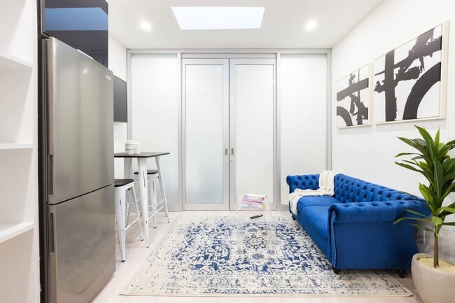 Building Photo - 317 E 78th St Unit FL4-ID1021972P