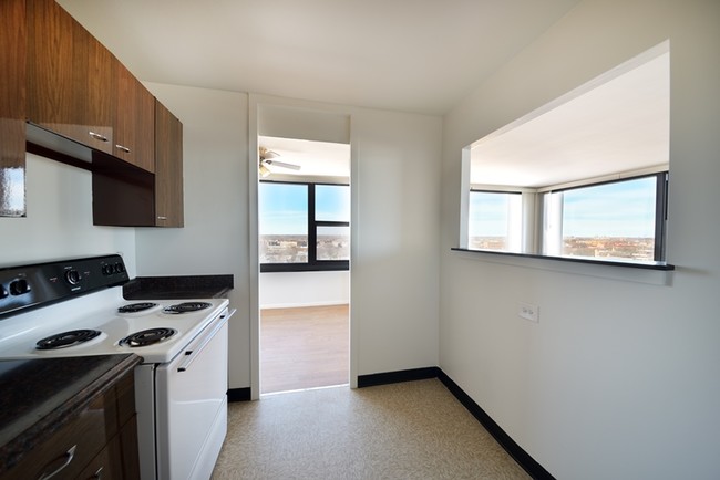 Onebedroom Deluxe Kitchen - South Shore Beach Apartments