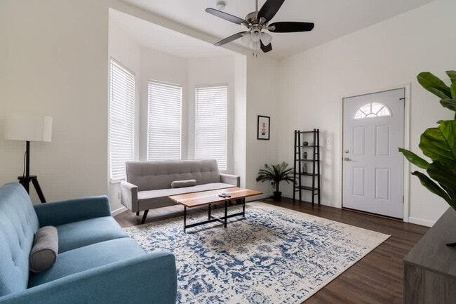 Photo - 2334 SE 8th Ave Unit ID1309820P