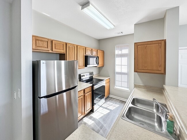 Beaver Creek Apartments Royal Elk Kitchen - Beaver Creek Apartments