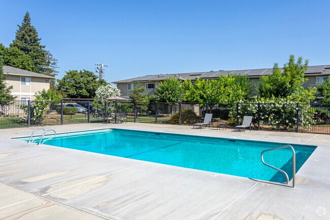 Building Photo - Meadowbrook Apartments