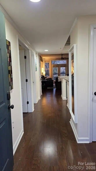 Photo - 405 W 7th St