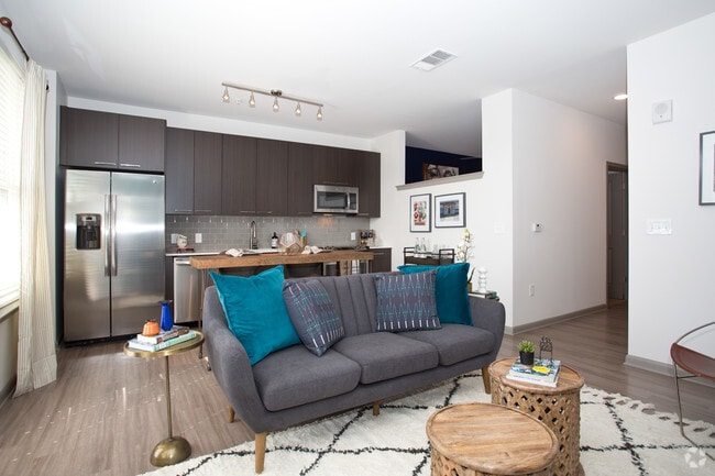 1BR, 1BA - 630 SF - Glenwood at Grant Park