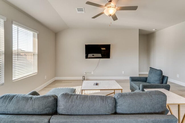 Photo - 723 Williams Wy Unit SI ID1385583P