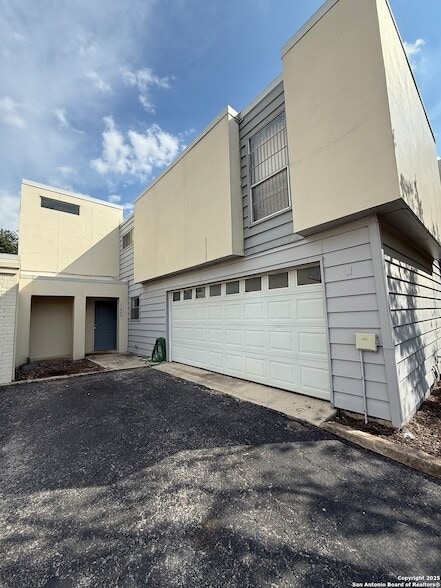 Building Photo - 11842 Sandman Dr