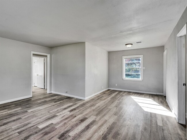 Photo - 7622 S Hall St