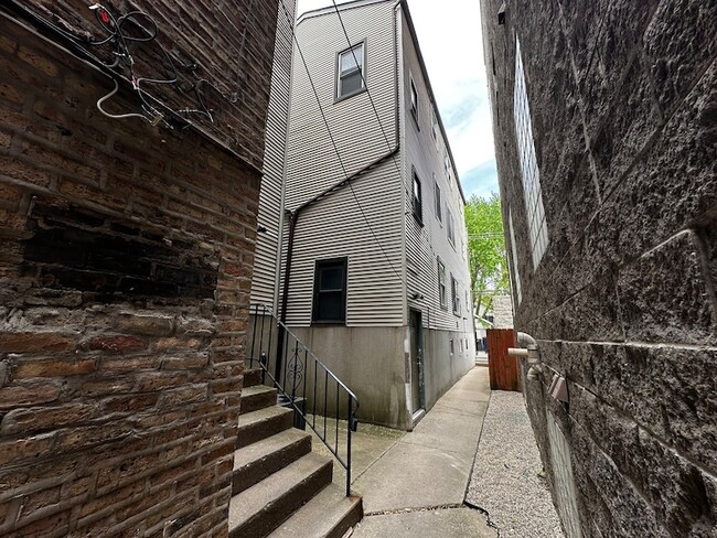 Photo - 869 N Hermitage Ave Unit 3R