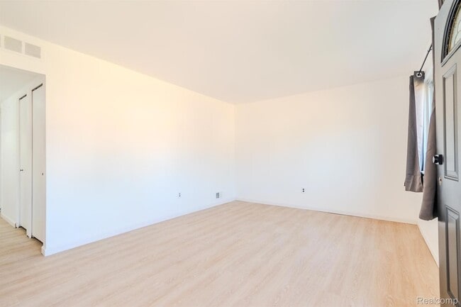 Photo - 23257 Stewart Ave