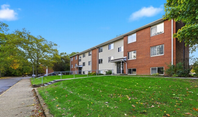 Photo - Pin Oak Manor Apartments