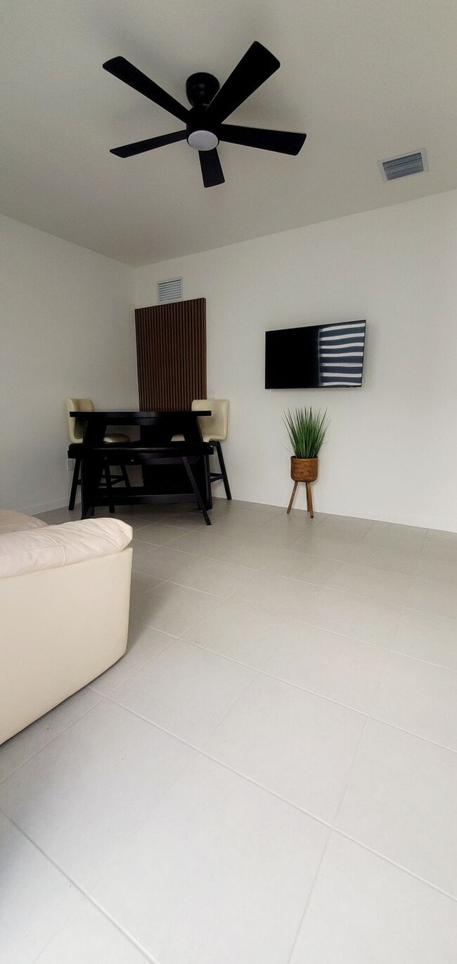 Building Photo - 19661 SW 340th St Unit SI ID1460112P