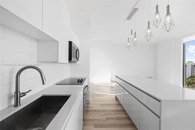 Photo - 101 Diplomat Pkwy Unit 911