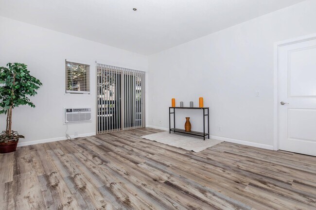 Photo - Paloma Vista