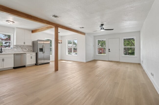 Photo - 1105 N Sylvania Ave